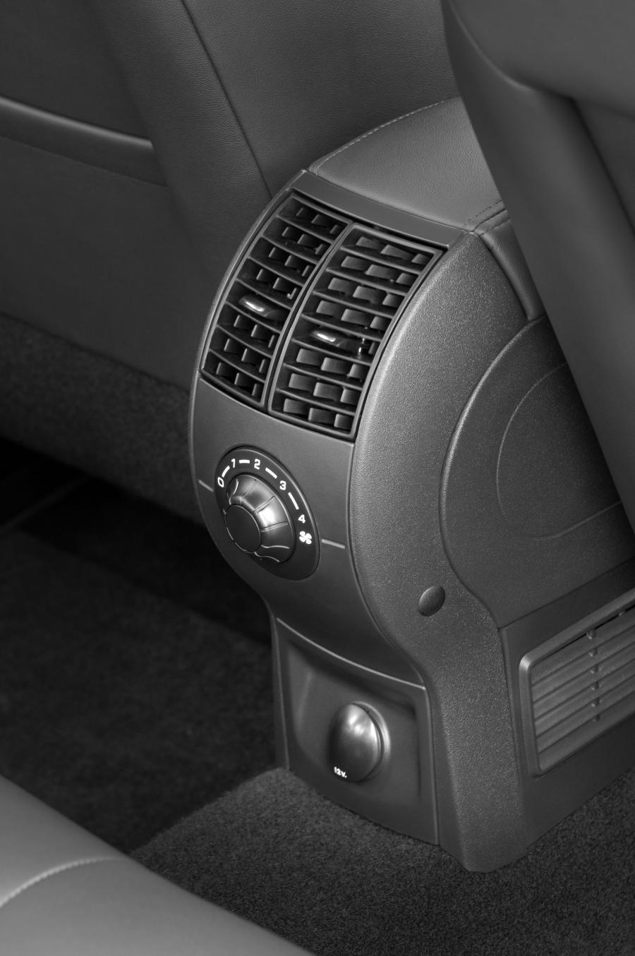  Citroen C4 Sedan 2008 года  (фото 22 из 75)